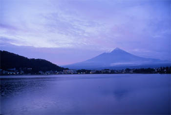 河口湖浅川の逆さ富士-河口湖地区